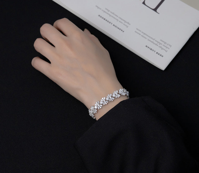 SNOWFLAKE GLITZ