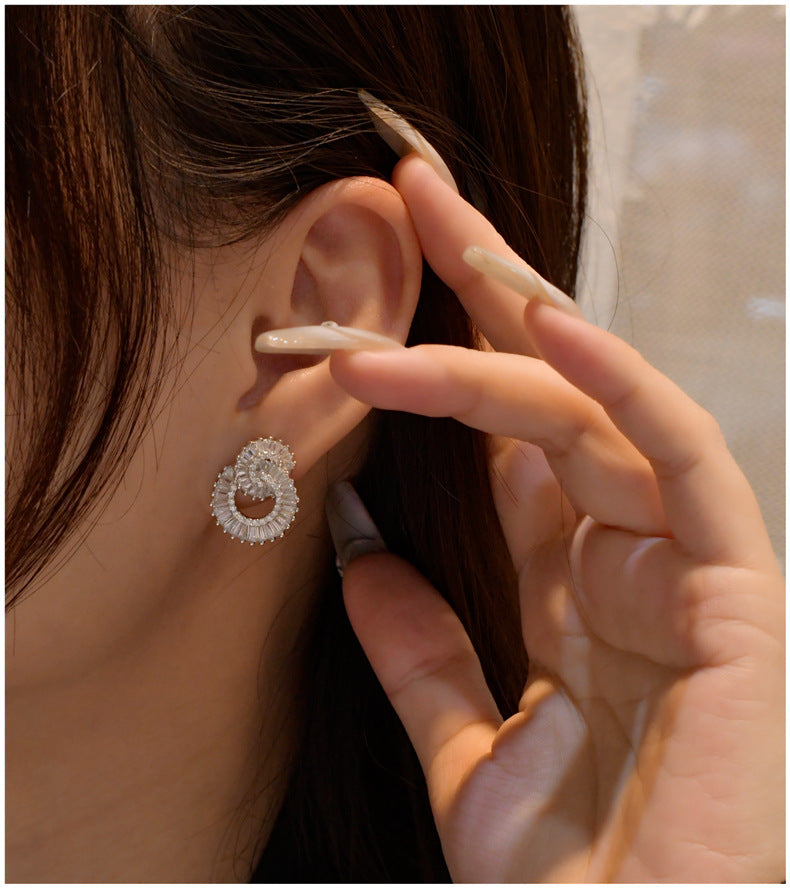 ELORA CHAINED HOOP